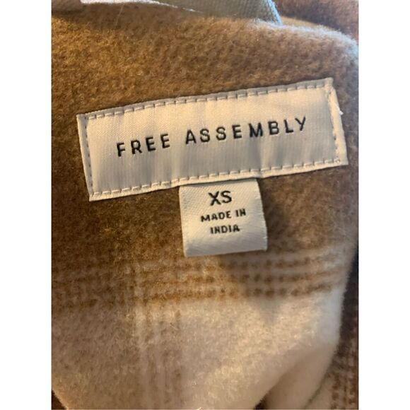 Free assembly Tan and cream color Shacket XS - Picture 4 of 5